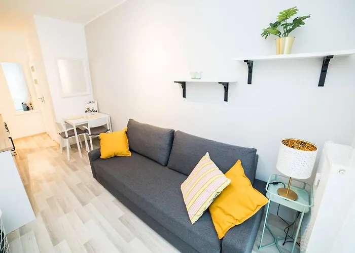Hey Stay Apartment With Private Garden