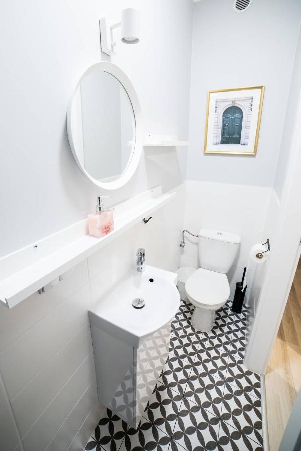 Hey With Private Garden Apartment Torun